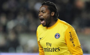 Le gardien du PSG, Apoula Edel, le 20 février 2010 lors d'un match contre Toulouse en L1.