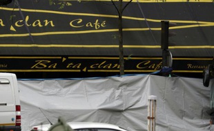 La salle de concert du Bataclan au lendemain de l'attaque qui a fait 90 morts, le 14 novembre 2015