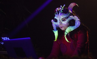 Björk a donné un DJ Set le 25 novembre 2016 à l'occasion de la RBMA à Montréal