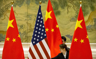 Illustration de drapeaux chinois et américain.