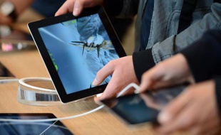 Les ordinateurs, tablettes et autres smartphones sont le principal support des loisirs au quotidien devant la télévision, le livre et la radio, selon un sondage TNS-Sofres
