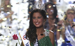 Malika Menard est élue Miss France 2010, le 5 décembre 2009.