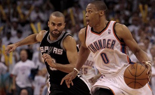 Duel de meneur entre Tony Parker et Russel Westbrook, le 7 juin 2012, à Oklahoma.