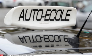 Illustration d'un véhicule d'auto-école.