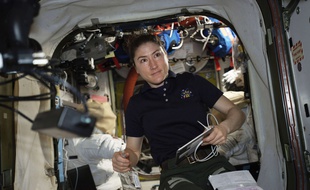 Christina Koch devrait reste à bord de l'ISS jusqu'en février 2020.