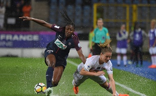 Coupe de France féminine: Paris bat Lyon à l'issue d'une finale interrompue par l'orage.