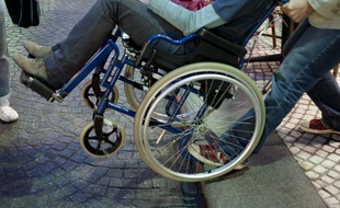 Illustration d'une personne handicapée.