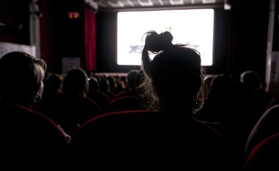 Illustration d'une salle de cinéma.