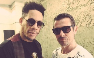 JoeyStarr et Kool Shen dans les coulisses de l'Olympia, le 18 avril 2016.
