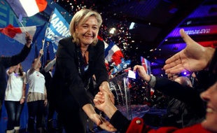 70% des Français souhaitent que Marine Le Pen obtiennent les 500 signatures nécessaires pour pouvoir se présenter à l'élection présidentielle et représenter le FN, selon un sondage BVA pour Le Parisien-Aujourd'hui en France à paraître mardi.
