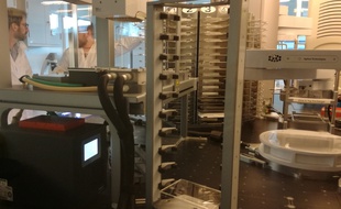 La plateforme de criblage qui sera utilisée pour une partie du travail de recherche sur le coronavirus. Ne se trouvant pas dans une enceinte sécurisée, elle ne peut pas accueillir le virus.
