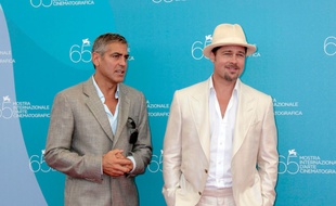 Les acteurs et amis George Clooney et Brad Pitt