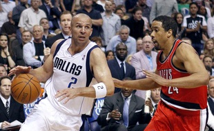 Le joueur des Dallas Mavericks, Jason Kidd (à g.), face à Andre Miller des Portland Blazers, lors d'un match des play-offs NBA, le 19 avril 211.