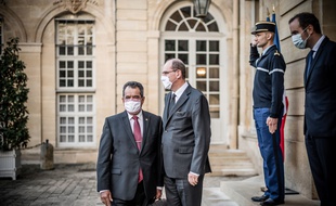 Le président de la Polynésie française, Edouard Fritch (à gauche), lors de sa rencontre avec Jean Castex, à Matignon le 3 Octobre 2020.