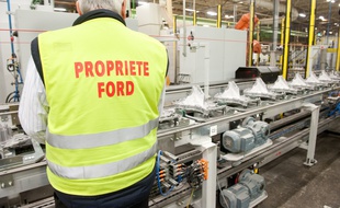Blanquefort, 20 septembre 2012. - Visite de l'usine Ford First Aquitaine Indusrtie de Blanquefort, specialisee dans la production de boite de vitesse automatique. Destruction des anciennes chaines de production et amenagement des nouvelles. - Photo : Sebastien Ortola