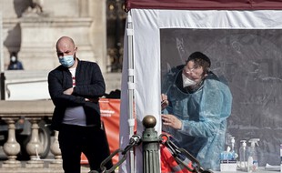 Un test positif PCR en France a plus de probabilité d'être le test d'un non-vacciné.