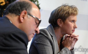 La délicate négociation pour réformer le marché du travail est entrée dans le vif jeudi, sur la base d'un texte patronal jugé "incompréhensible" et "déséquilibré" par les syndicats, qui estiment être "loin" du "compromis historique" voulu par François Hollande d'ici à la fin d'année.