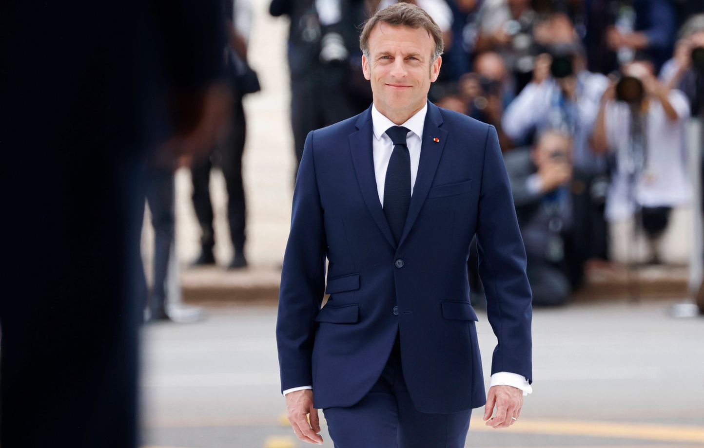 Le président de la République Emmanuel Macron arrivant au Palais du Planalto, au Brésil, le 28 mars 2024.