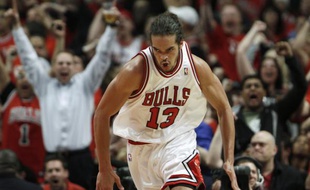 Le basketteur français Joakim Noah, lors d'un match contre les Clevaland Cavaliers, le 22 avril 2010 en play-offs NBA.