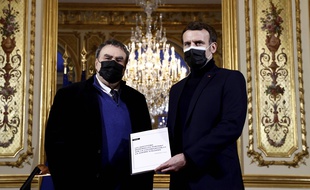 Benjamin Stora remet son rapport à Emmanuel Macron, le 20 janvier.