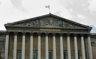 Illustration Assemblee nationale drapeau francais.