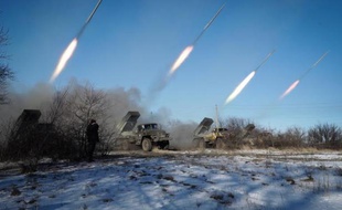 Des tirs de rebelles prorusses à Gorlivka, près de Donetsk en Ukraine, le 18 février 2015