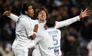 Brandao, Civelli et Hilton célèbrent la victoire de Marseille face à nantes le 21 mars 2009. L'OM prend provisoirement la tête de la L1.