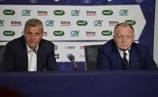 Bruno Genesio et Jean-Michel Aulas, dans l'auditorium du Parc OL après l'élimination lyonnaise en Coupe de France contre Rennes, le 2 avril.