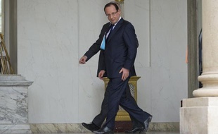 Le président François Hollande à la sortie d'un conseil des ministres, à Paris le 10 avril 2013.
