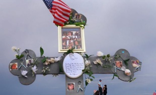 Le massacre d'Aurora a ravivé l'éternel débat sur la réglementation du contrôle des armes aux Etats-Unis -- un débat qui a encore redoublé après la fusillade en décembre dans une école élémentaire de Newtown (Connecticut, nord-est), où 20 enfants avaient trouvé la mort.
