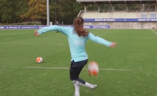 Amel Majri a réussi un contrôle de balle assez fou lors d'un stage d'entraînement de l'équipe de France féminine, le 21 octobre 2015.