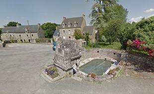 Symbole de la commune de Cruguel, la fontaine de Saint-Brieuc est inscrit à l'inventaire des monuments historiques.
