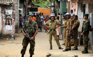 La police sri-lankaise a levé dimanche matin le couvre-feu mais maintenait une présence renforcée dans un quartier de la capitale Colombo, après l'attaque perpétrée la veille par des bouddhistes contre une mosquée.