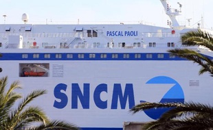 La Collectivité territoriale de la Corse (CTC) et les marins nationalistes corses, qui bloquaient depuis mardi un navire de la SNCM à Bastia, sont parvenus mercredi à un accord au cas où la compagnie maritime déposerait son bilan, a-t-on appris de sources concordantes.