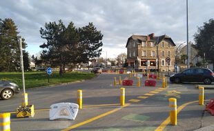 Le rond-point des Gayeulles a fait l'objet d'un important réaménagement offrant la priorité aux cyclistes.
