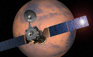 Représentation de la sonde Exomars en train de larguer son module d'atterrissage Schiaparelli sur la planète Mars.