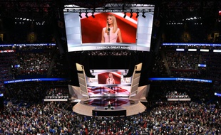 Ivanka Trump s'adresse à la foule des délégués lors de la convention républicaine, le 21 juillet 2016 à Cleveland