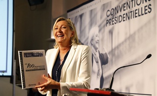 Marine Le Pen, hilare à la convention du FN sur l'éducation, jeudi 22 septembre.