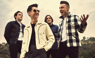 Le groupe de rock britannique Arctic Monkeys.