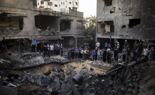 Lundi matin, les bombardements ont fait 10 morts, dont un enfant de 5 ans et deux jeunes femmes, ce qui porte le bilan des violences à 90 morts -- 87 Palestiniens et 3 Israéliens -- depuis le début mercredi de l'offensive israélienne.