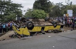 Revenant d’un enterrement, un bus se renverse et fait 21 morts