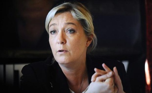 Marine Le Pen a assuré lundi que "la gauche" subissait à son tour, à propos du mariage homosexuel, le "harcèlement démocratique" qu'elle avait "théorisé" et fait subir à la présidente du Front national pendant sa campagne présidentielle.