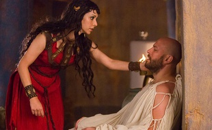 Sonita Henry et Graham Shiels dans la série «Olympus».