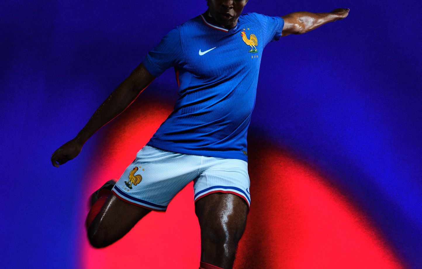 Equipe de France Nike devoile les nouveaux maillots des Bleus pour l Euro 2024 avec un coq geant