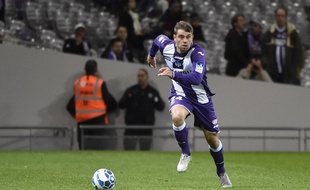 Le défenseur du TFC Pavle Ninkov lors d'un match de Coupe de la Ligue contre Auxerre, le 28 octobre 2015 au Stadium de Toulouse.
