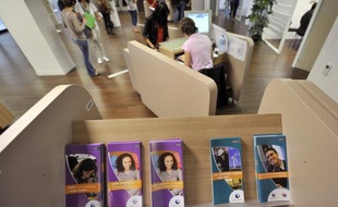 Ils veulent "se sentir utiles", mais aussi "rajouter des lignes" sur leur CV : confrontés à un chômage record, de plus en plus de demandeurs d'emploi voient dans le bénévolat associatif une échappatoire. Un phénomène à "double tranchant", estiment des experts du secteur.