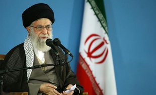 Photo fournie par les autorités iraniennes de l'ayatollah Ali Khamenei lors d'un discours le 9 septembre 2015 à Téhéran