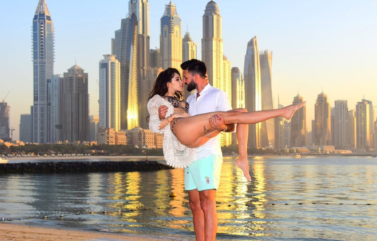 Comment Appelle T On Les Gens Qui Habitent A Dubai Pourquoi les influenceurs et les stars de la téléréalité partent-ils tous  s'installer à Dubaï ?