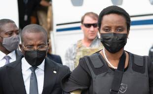 Martine Moïse, l'épouse du président haïtien assassiné, lors de son arrivée à l’aéroport de Port-au-Prince le 17 juillet 2021.