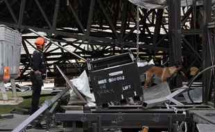 Le 16 juillet 2009, une partie du toit de la scène de Madonna s'est effondrée au stade Vélodrome de Marseille.